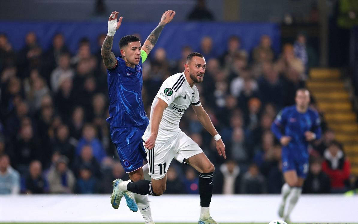 阿根廷大将受伤，英格兰国脚连入两球