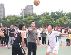 球场传奇诞生一瞬，精神力量闪耀全场