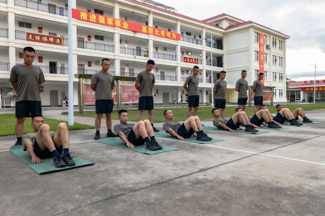 人努力调整战术，备战下一场比赛的简单介绍