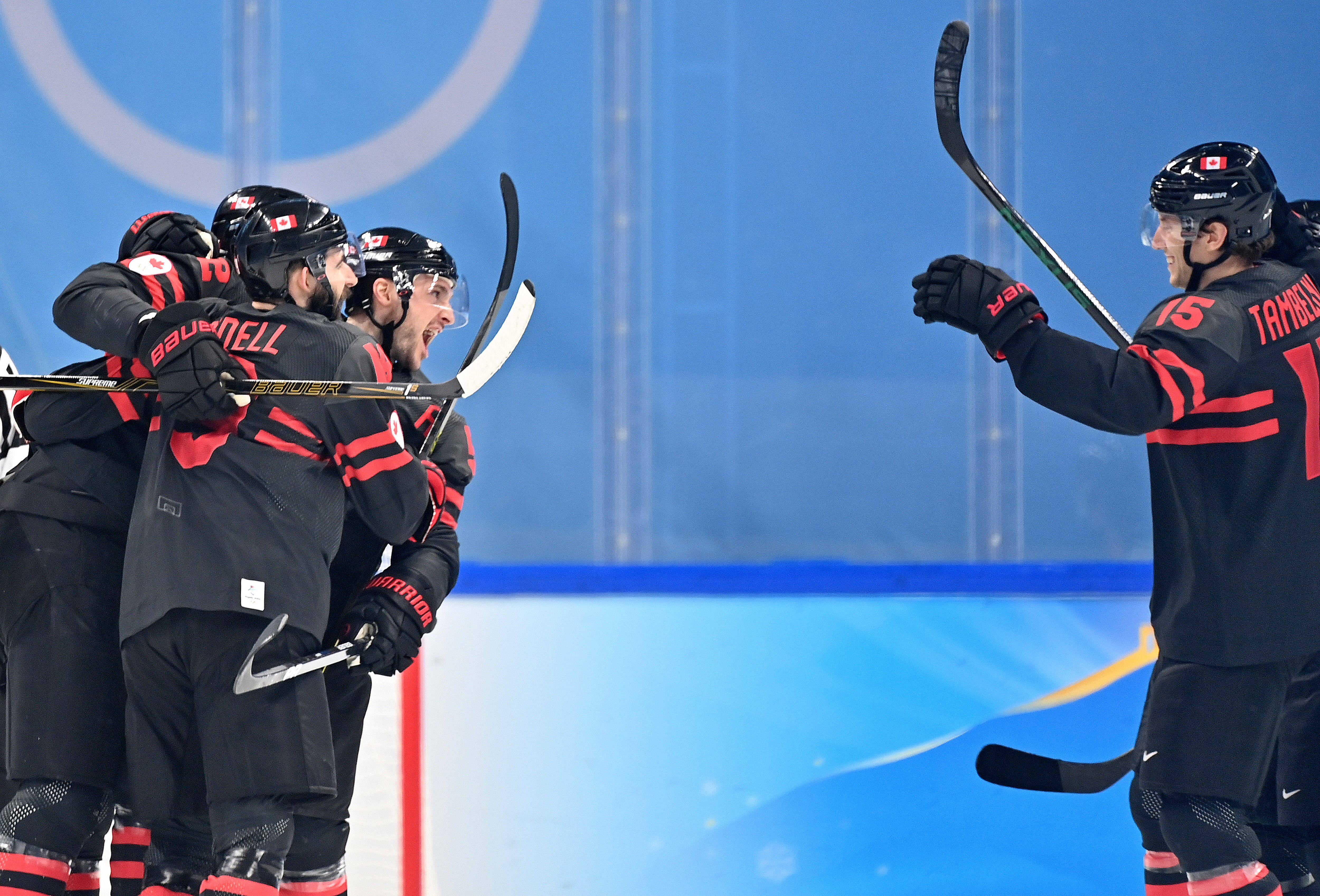 九州娱乐官方网站登录入口（九州娱乐体育、真人、游戏）-加拿大队球员战胜强敌晋级足球赛决赛的简单介绍