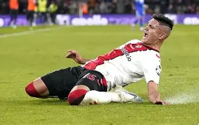 南安普顿主教练力挺主力中卫，称其是关键球员