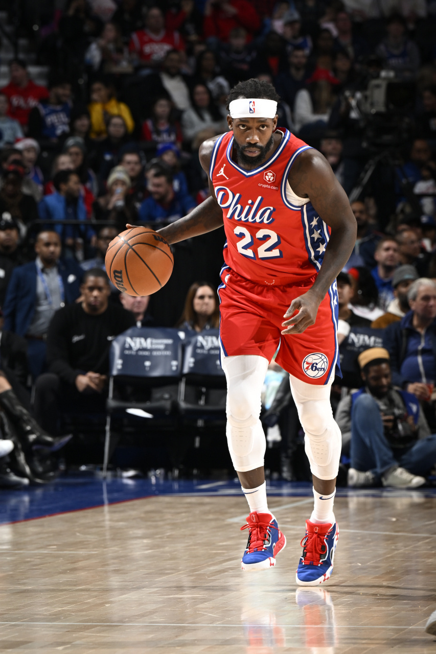 雄骑队主场大胜对手，保持领先优势(雄鹿 骑士)